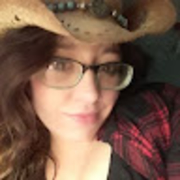 Profile Picture of Aubrey Daughetee (@daugheteeaubrey) on Poshmark