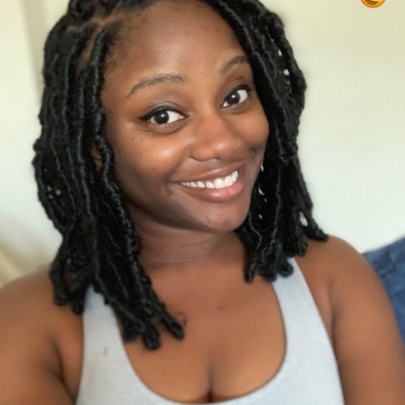 Profile Picture of Reanna Coggins (@reelcoggins) on Poshmark