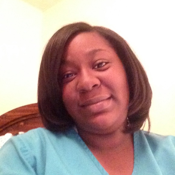 Profile Picture of Roshundra Barcus (@toocute2004) on Poshmark