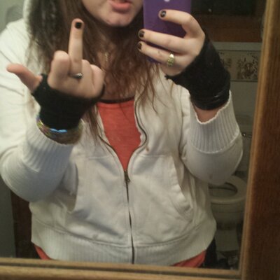 Profile Picture of Emily Perrine (@skillet_4evr) on Twitter