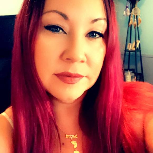 Profile Picture of Alicia💖 (null) (@icia801) on Poshmark
