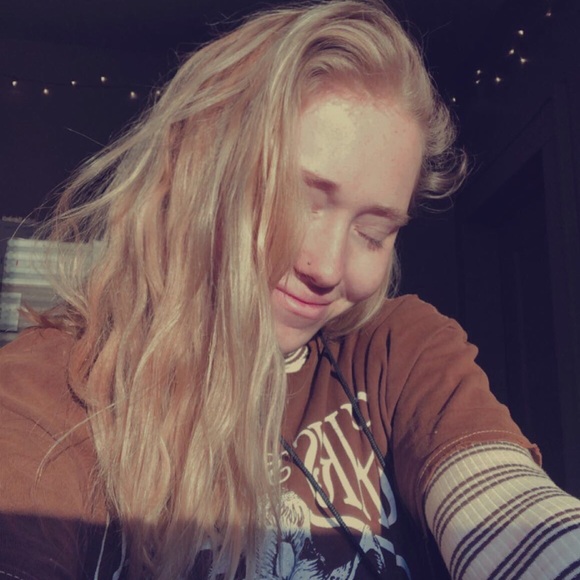 Profile Picture of Macey jo Kruger (@macey_jo_kruger) on Poshmark