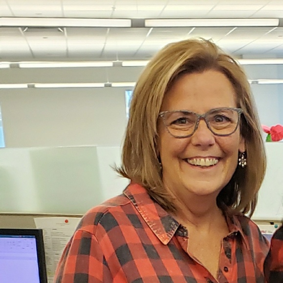 Profile Picture of Darlene Foppiano (@dfoppi) on Poshmark