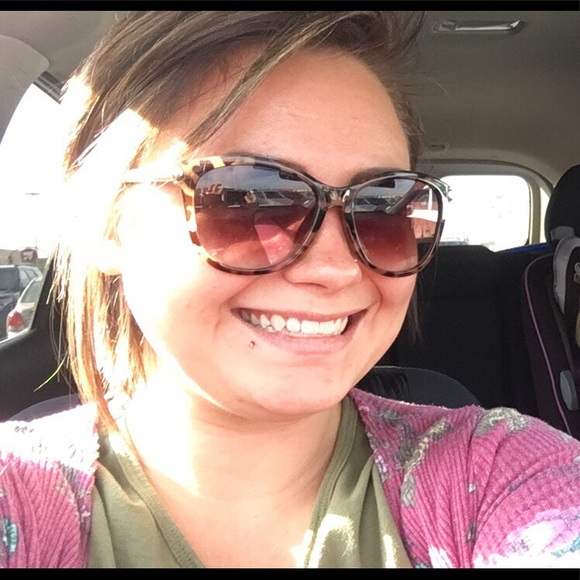 Profile Picture of Jackie Magnussen (@mrsmag7) on Poshmark