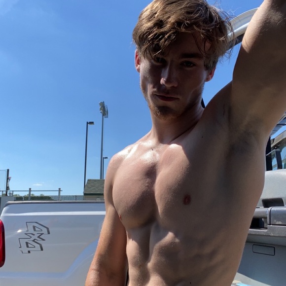 Dylan Welch - Poshmark Profile Picture of Dylan Welch (@baljeep) on Poshmark