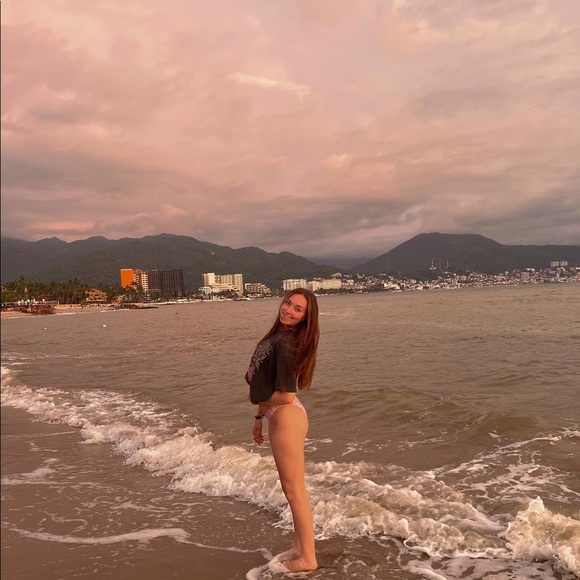 Profile Picture of Gracie Sharp (@glsdance) on Poshmark