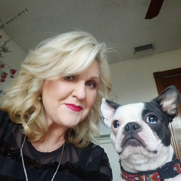 Profile Picture of Michele Riddle (@mridd2bterrier) on Poshmark