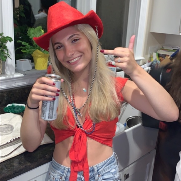 Profile Picture of Adrianna Cutone (@adriannacutonee) on Poshmark