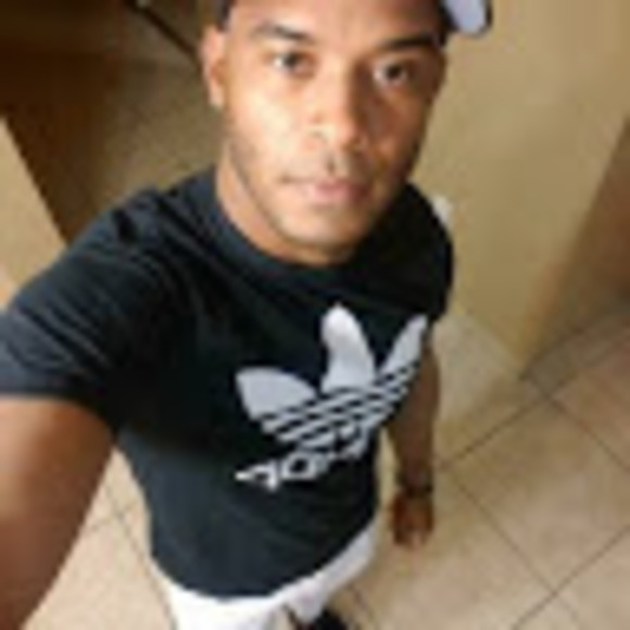 Profile Picture of Yuri Neyra (@yurineyra82) on Poshmark