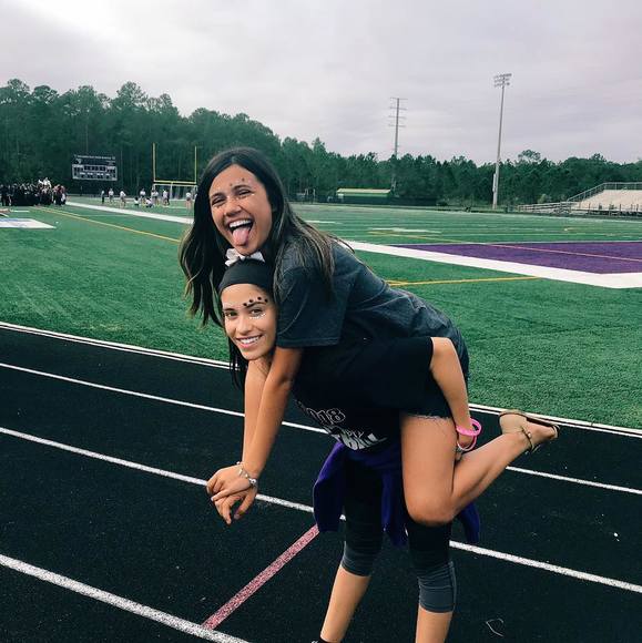 Rafaella Fernandes - Poshmark Profile Picture of Rafaella Fernandes (@rafinhadedo) on Poshmark