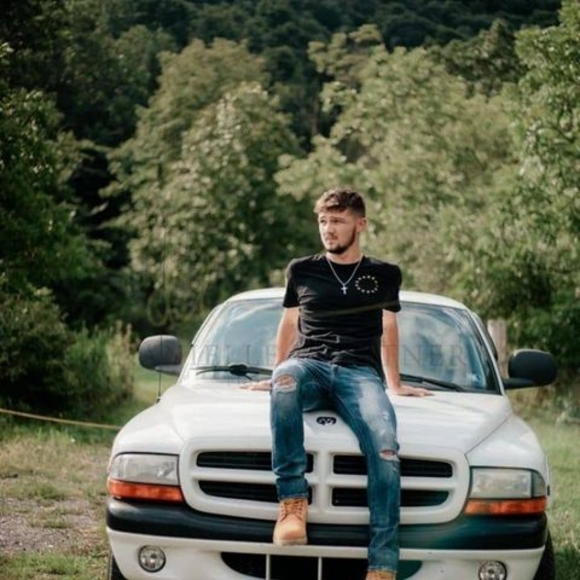 Profile Picture of Brady Shaver (@bradyshaver24) on Poshmark