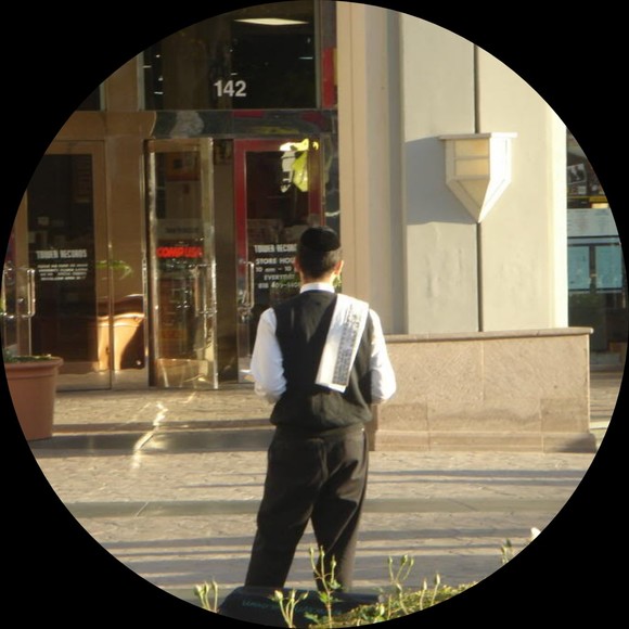 Profile Picture of Jonathan Barbarian (@jonathan_barb) on Poshmark