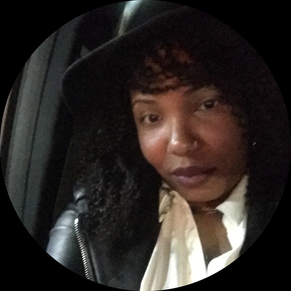 Profile Picture of Erica Macklin (@incomparable_e) on Poshmark