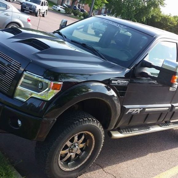 Profile Picture of Alex Serafin (@alexserafin) on Poshmark