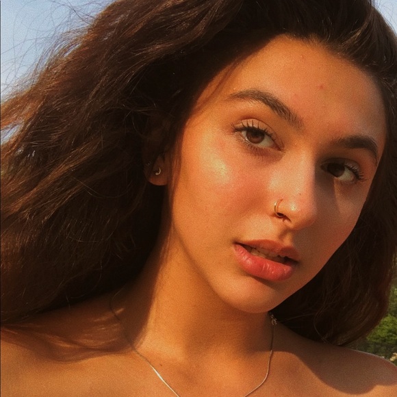 Profile Picture of Casey Salvatore (@caseysalva) on Poshmark