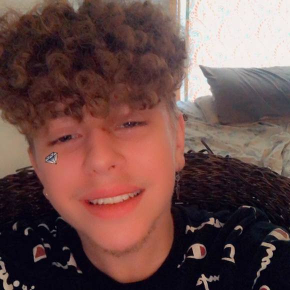 Profile Picture of Joshua Lamar (@joshua_lamar) on Poshmark