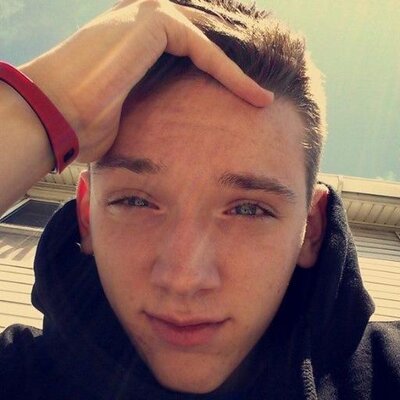 Profile Picture of Josh Lunsford (@ASGinFAMOUS) on Twitter