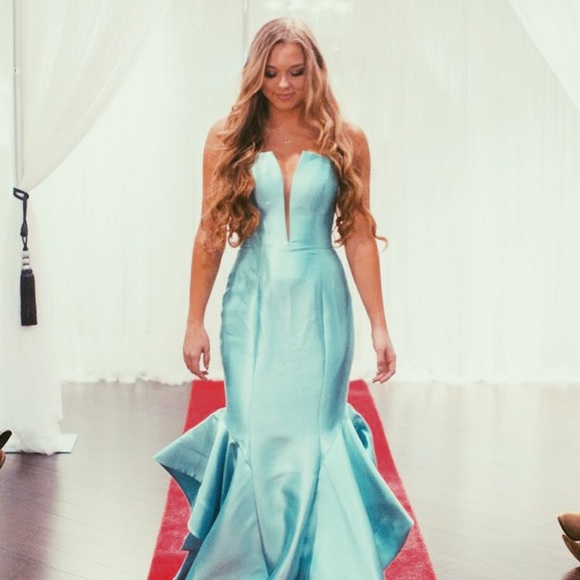 Profile Picture of Avery Philion (@averyep) on Poshmark