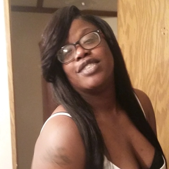 Profile Picture of Tanya Knox (@tknox1977) on Poshmark