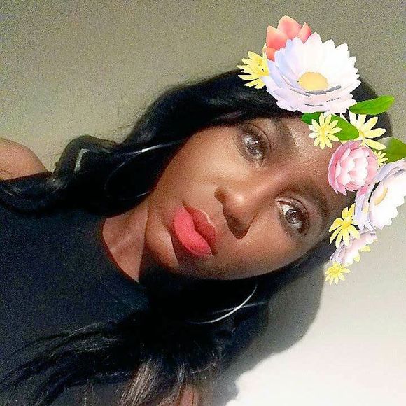 Profile Picture of Danielle Malonga (@daniellemalonga) on Poshmark