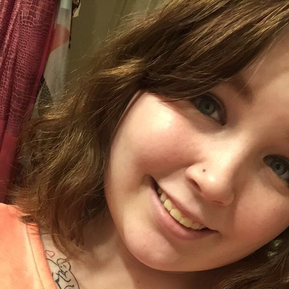 Profile Picture of Ashley Reingold (@reinga2699) on Poshmark