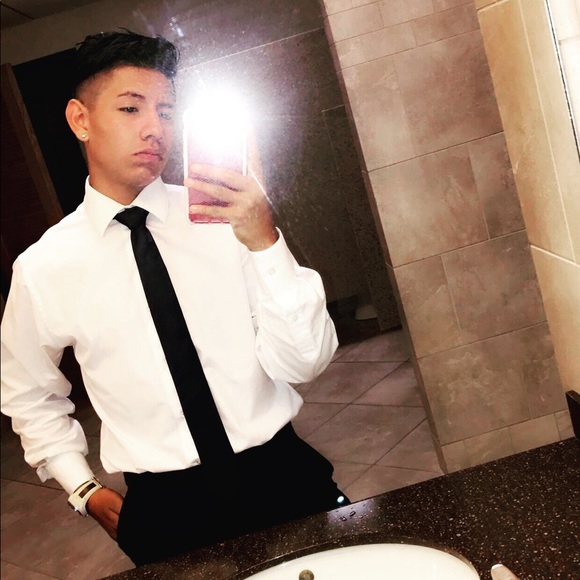 Profile Picture of William Carvajal (@williamrg4l) on Poshmark
