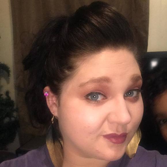 Profile Picture of Nancy Bardwell (@nancybardwell) on Poshmark