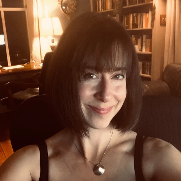 Profile Picture of Christina Peppas (@christinapeppas) on Poshmark