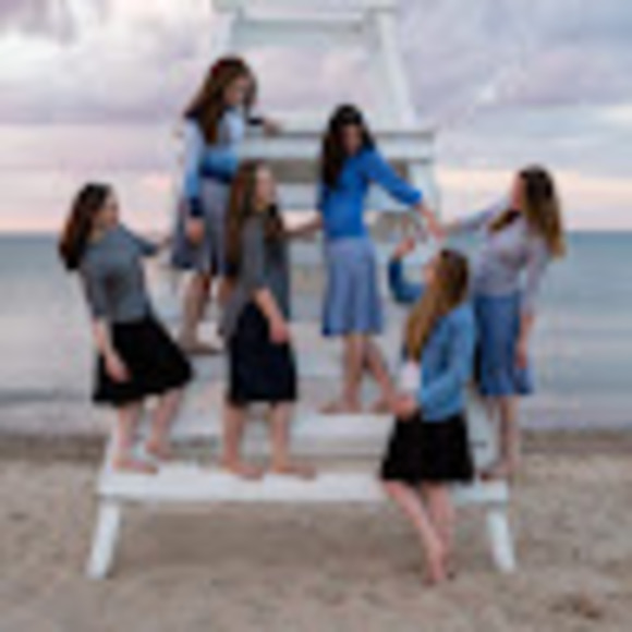 Profile Picture of Rena Glenner (@renag538) on Poshmark