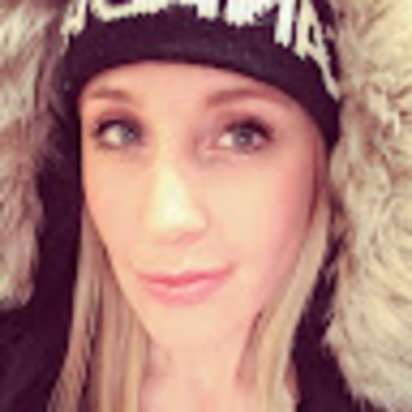 Profile Picture of Stephanie Scramstad (@hyperstyles) on Poshmark