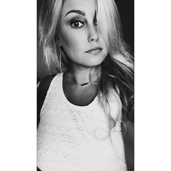 Profile Picture of Alex Brock (@alexxdenise95) on Poshmark
