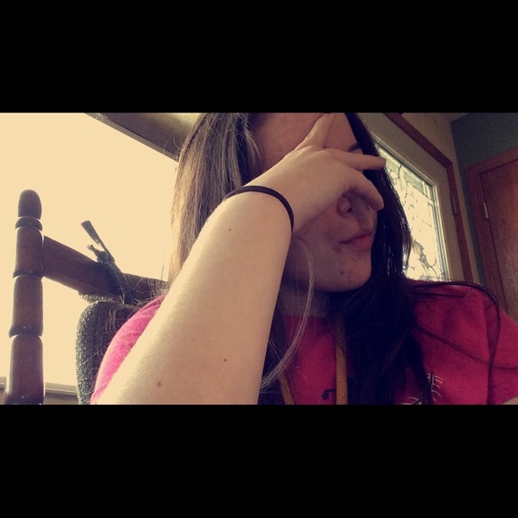 Profile Picture of Crystal George (@_crystal00_) on Poshmark