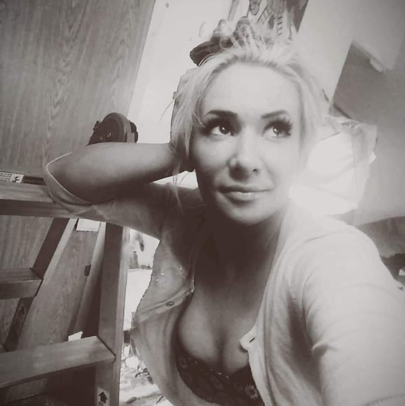 Reese Moore - Poshmark Profile Picture of Reese Moore (@reese56576) on Poshmark