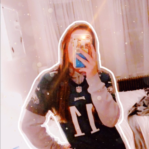 Profile Picture of Alexa Urbanski (@alexaurbanski) on Poshmark