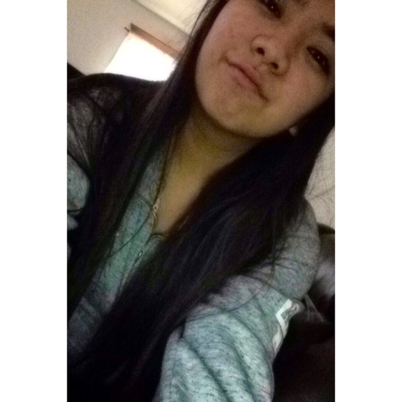 Profile Picture of Ari Ramos (@itsari123) on Poshmark