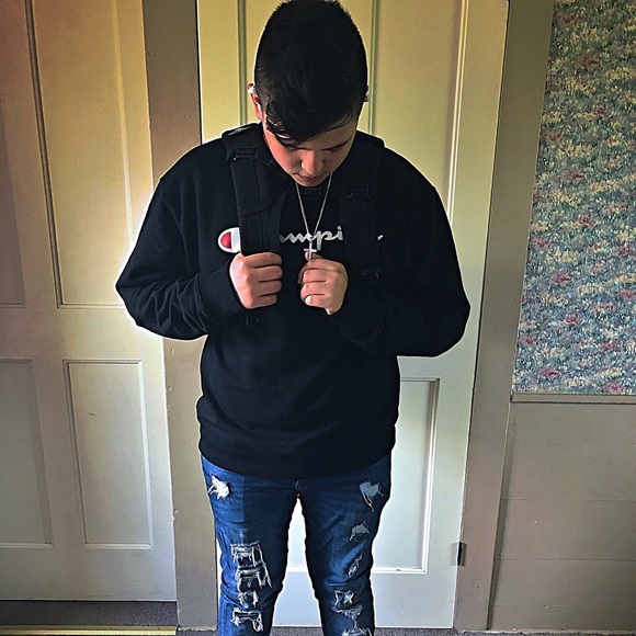 Profile Picture of Kevin Angel (@kevinangel) on Poshmark