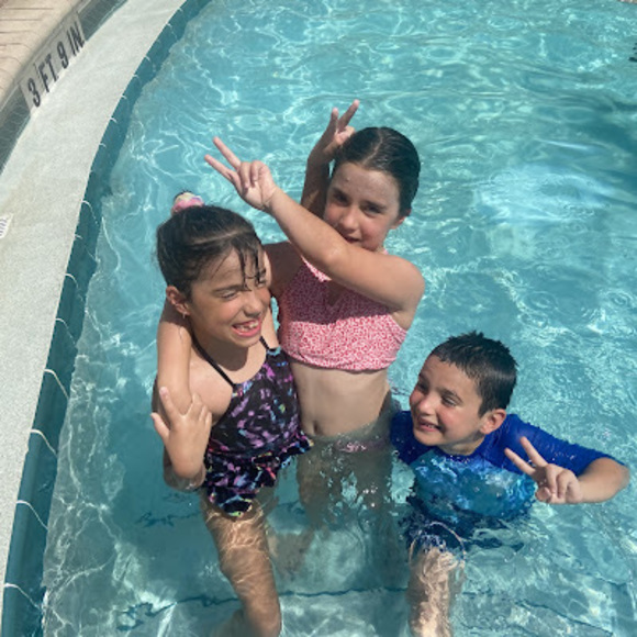 Profile Picture of Kristin Kelskey (@kkinswfl) on Poshmark