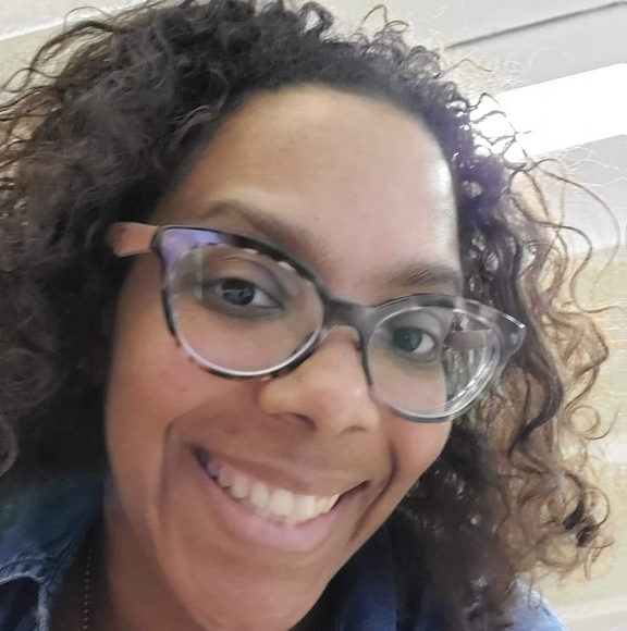 Profile Picture of Chanza Veal (@cmariered) on Poshmark