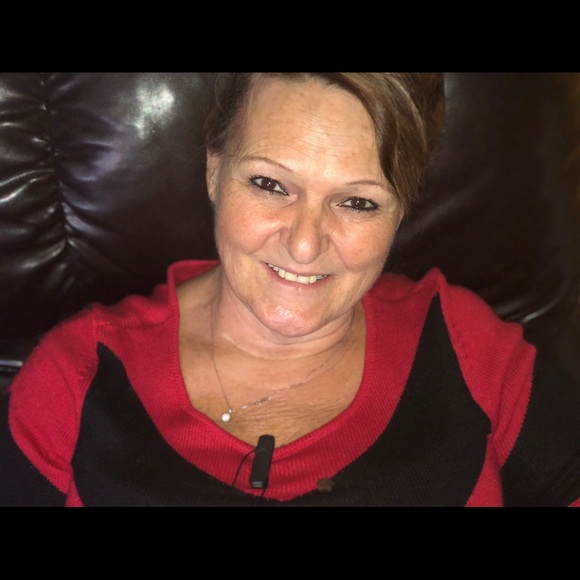 Profile Picture of Anna Dibben (@annamarie60) on Poshmark