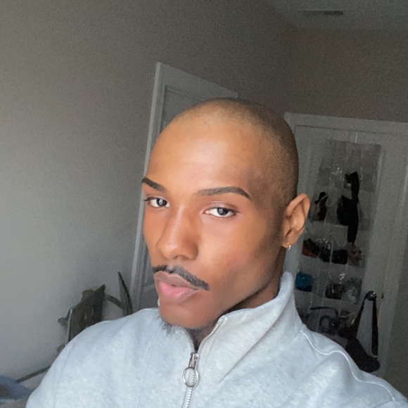 Profile Picture of Devin Gill (@dgsyrval) on Poshmark