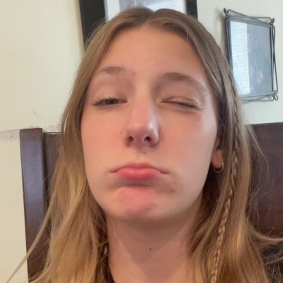 Profile Picture of Gwen Dinkeldein (@dinkeldeingwen) on Poshmark