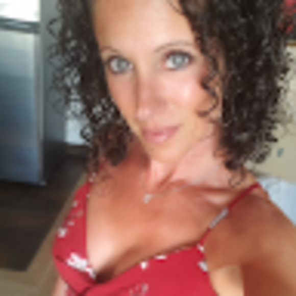 Profile Picture of Dana Minicozzi (@dana_minicozzi) on Poshmark