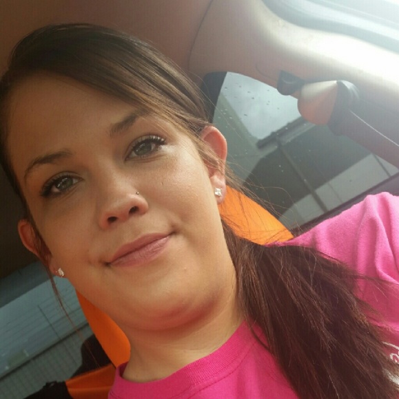 Profile Picture of Kelsey Lear (@kelsey62090) on Poshmark