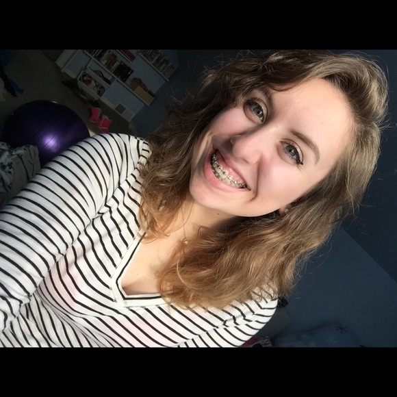 Profile Picture of Bailey Grubber (@bailey56) on Poshmark