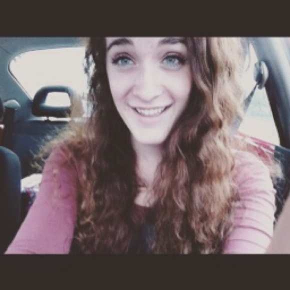 Profile Picture of Chandler Dolan (@chandlerbreeh) on Poshmark