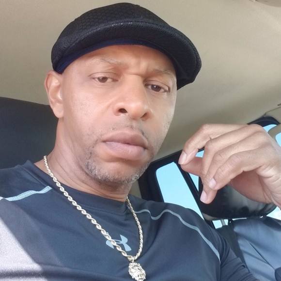 Profile Picture of Jeffrey Lapread (@jeffreylapread) on Poshmark