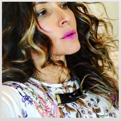 Profile Picture of Issabela Camil (@issabelacamil) on Twitter