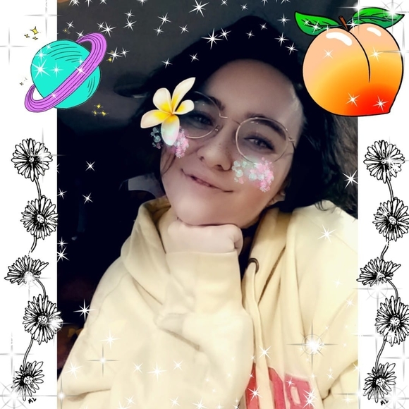 Profile Picture of Anna Cloyd (@lsoftbabyl) on Poshmark