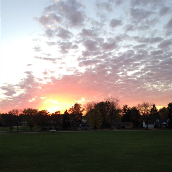 Profile Picture of Alexus Bell (@aebell) on Poshmark