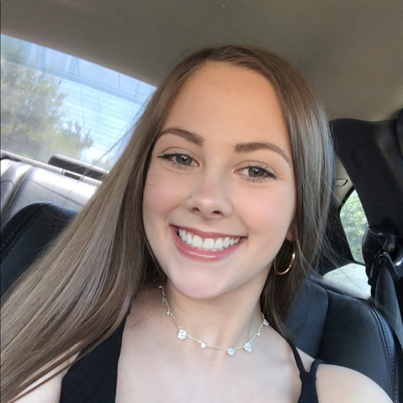 Profile Picture of Alex Skinner (@alexskinner00) on Poshmark